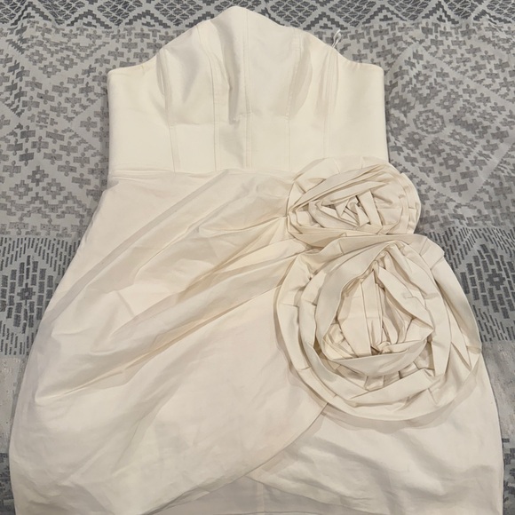 Elegant White Strapless Dress - Picture 7 of 10